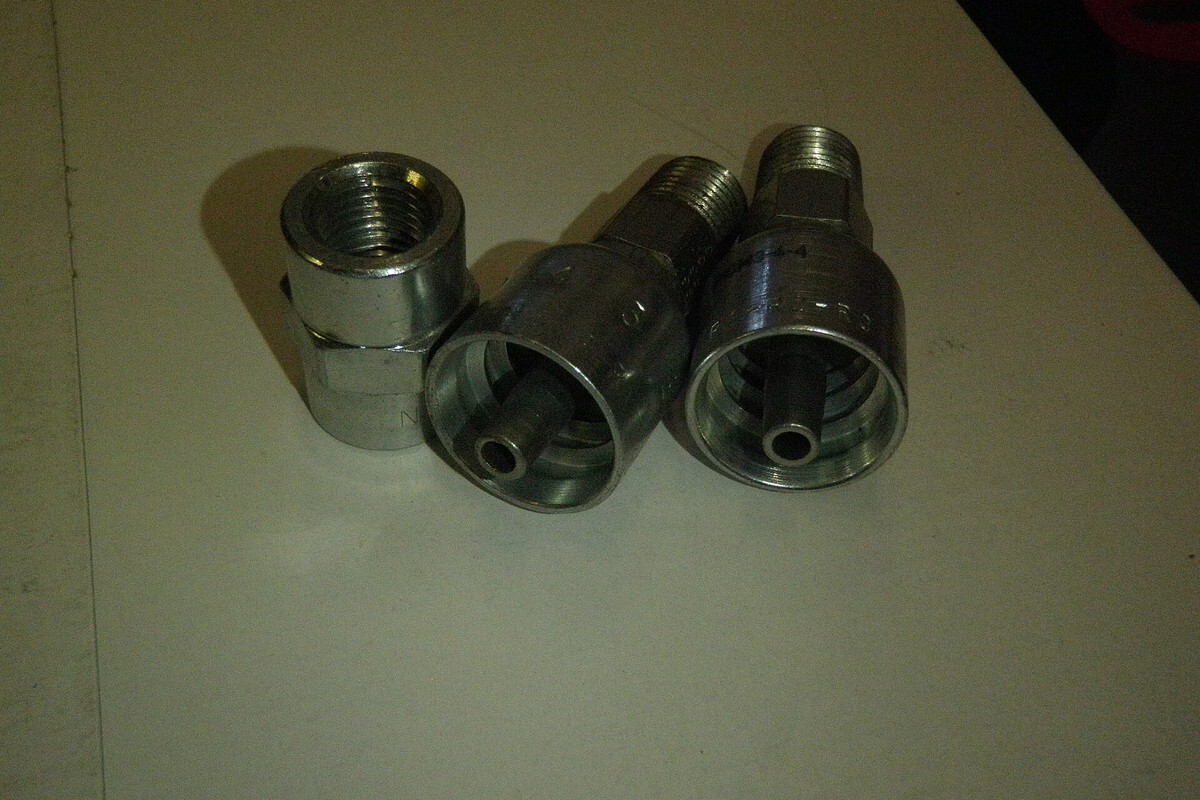 Hydraulic hose fitting ends used to identify connection type and sealing surface